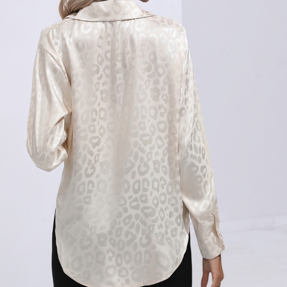 Stylish Cream Printed Collared Button-Down Shirt - Picture 2 of 7